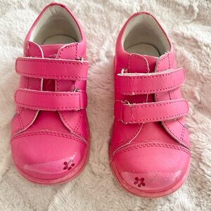 L'Amour Girls Double Strap Fashion sneaker. Size 7 toddler